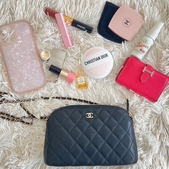 Authentic CHANEL 24A CLASSIC CLUTCH WITH CHAIN - Picture 10 of 11